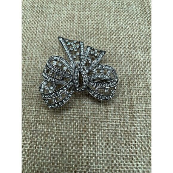 Vintage Joan Rivers Bow Clear Rhinestone Broach Mint Condition - Picture 6 of 8
